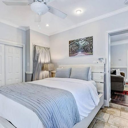 Historic Savannah Gold Private Condo With Pool - 2Bed, 1&Half Bath, Sleeps 6, 1St Floor, 15 Min Walk To Historic Savannah Center And All Attractions ภายนอก รูปภาพ