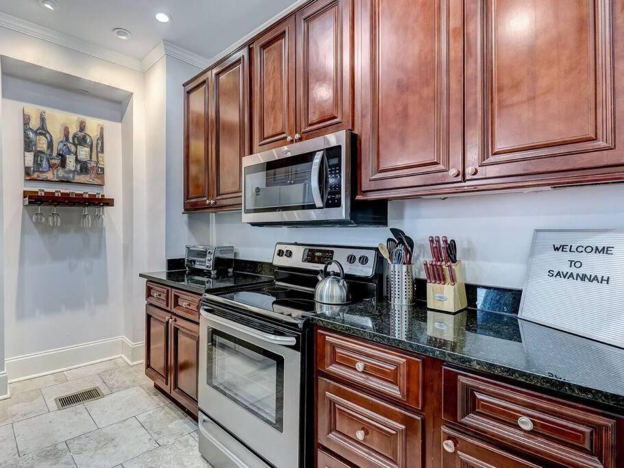 Historic Savannah Gold Private Condo With Pool - 2Bed, 1&Half Bath, Sleeps 6, 1St Floor, 15 Min Walk To Historic Savannah Center And All Attractions ภายนอก รูปภาพ
