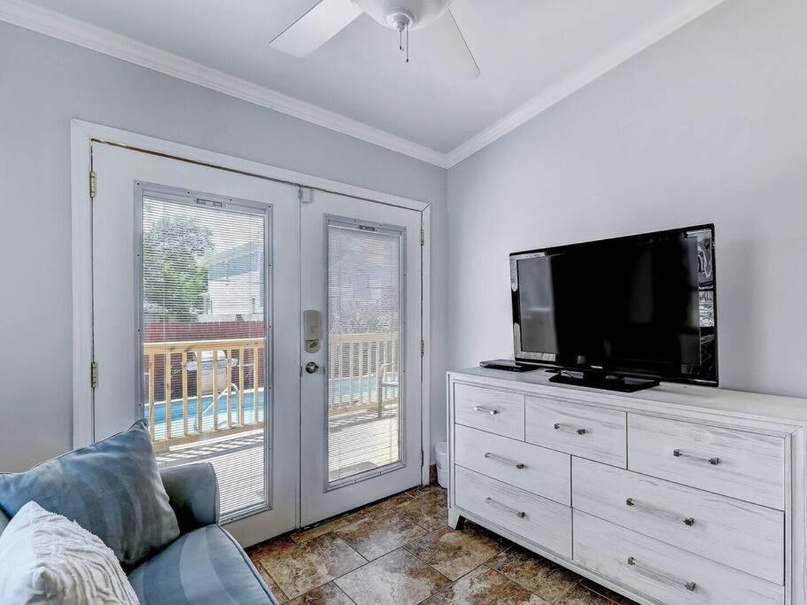 Historic Savannah Gold Private Condo With Pool - 2Bed, 1&Half Bath, Sleeps 6, 1St Floor, 15 Min Walk To Historic Savannah Center And All Attractions ภายนอก รูปภาพ