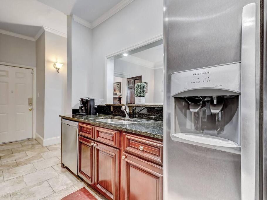 Historic Savannah Gold Private Condo With Pool - 2Bed, 1&Half Bath, Sleeps 6, 1St Floor, 15 Min Walk To Historic Savannah Center And All Attractions ภายนอก รูปภาพ