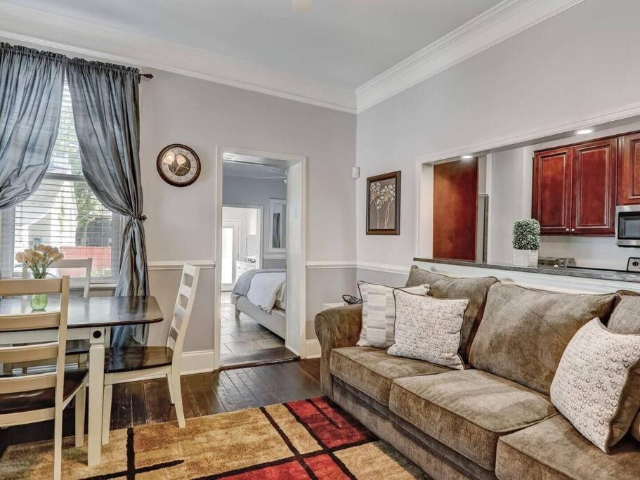 Historic Savannah Gold Private Condo With Pool - 2Bed, 1&Half Bath, Sleeps 6, 1St Floor, 15 Min Walk To Historic Savannah Center And All Attractions ภายนอก รูปภาพ