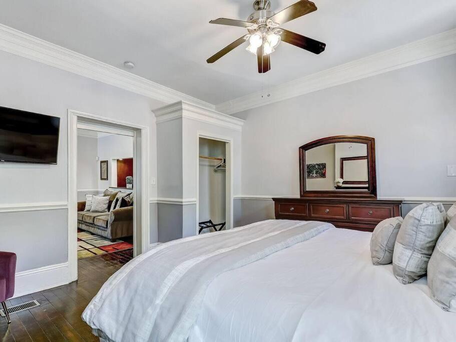 Historic Savannah Gold Private Condo With Pool - 2Bed, 1&Half Bath, Sleeps 6, 1St Floor, 15 Min Walk To Historic Savannah Center And All Attractions ภายนอก รูปภาพ